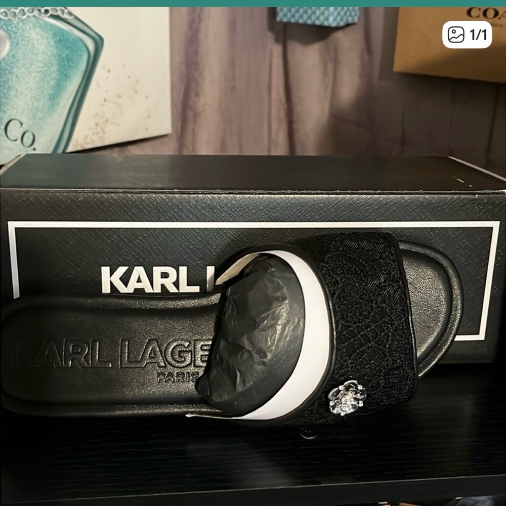 Karl Lagerfeld Black Slide with Logo Accent